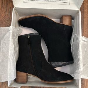 LAST CALL! Journee Signature Airly Tru Comfort Foam™ Women's Suede Ankle Boots